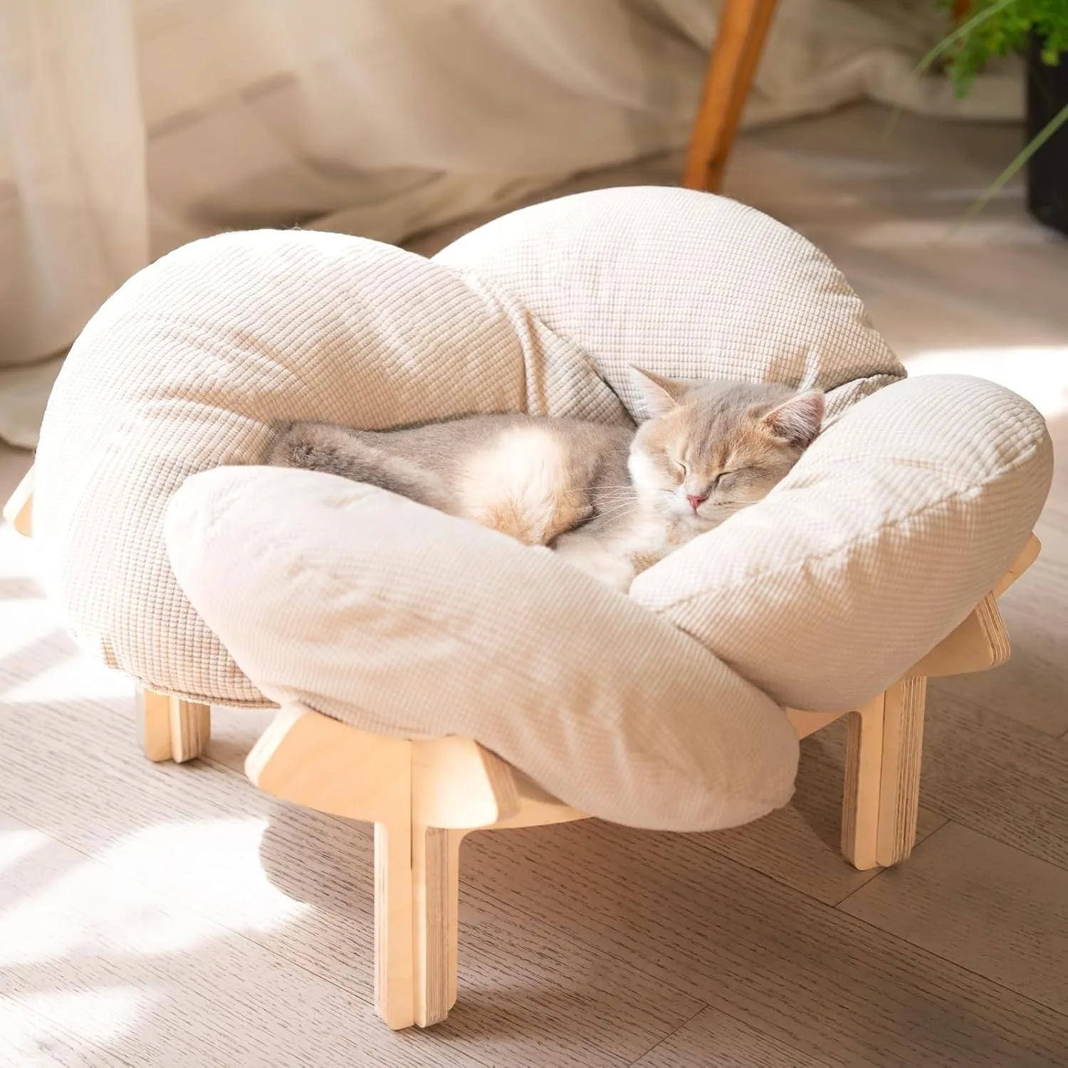 Elevated cat bed